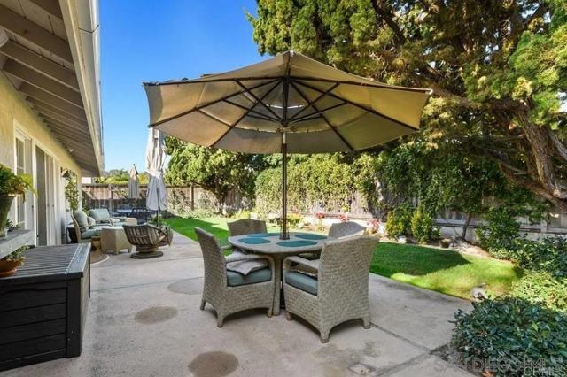 3868 Avenida Feliz, Rancho Santa Fe CA: https://media.crmls.org/mediaz/bbea7f78-470f-4702-96c6-aafde4bbdfd7.jpg