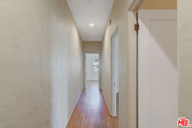 458 N Genesee Avenue, Los Angeles CA: https://media.crmls.org/mediaz/bbeab87f-d032-42db-839a-d879c3a4f933.jpg