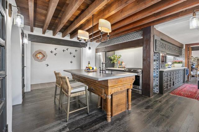 17507 Los Morros, Rancho Santa Fe CA: https://media.crmls.org/mediaz/bbeb1250-0081-4e81-99f2-8ff4d5a2a86c.jpg