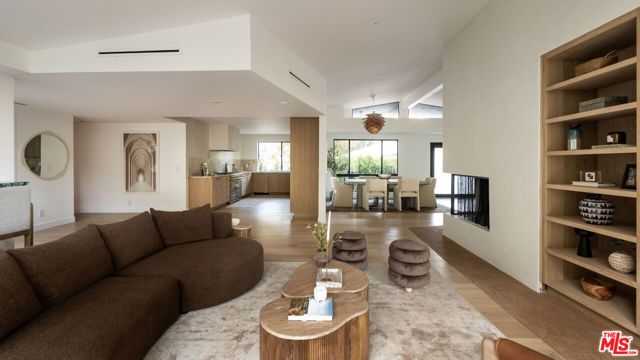 2247 Chelan Place, Los Angeles CA: https://media.crmls.org/mediaz/bbeb636b-dcf5-4dcb-87dd-69e3d20f9f12.jpg