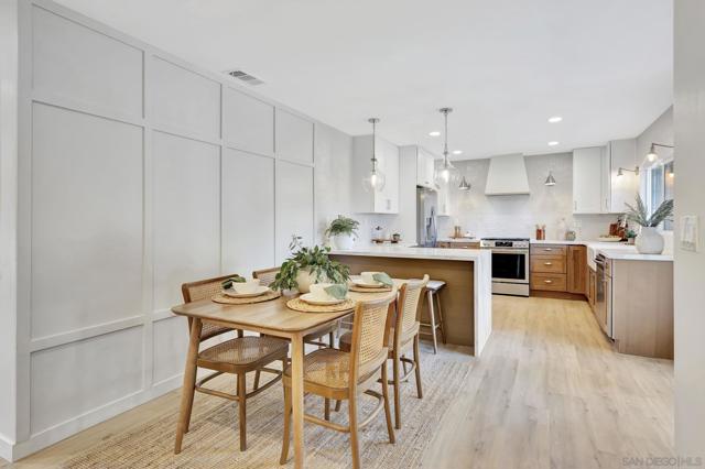 11384 Almazon St, San Diego CA: https://media.crmls.org/mediaz/bbeb89c9-4e26-4001-84e4-11cf0714260a.jpg