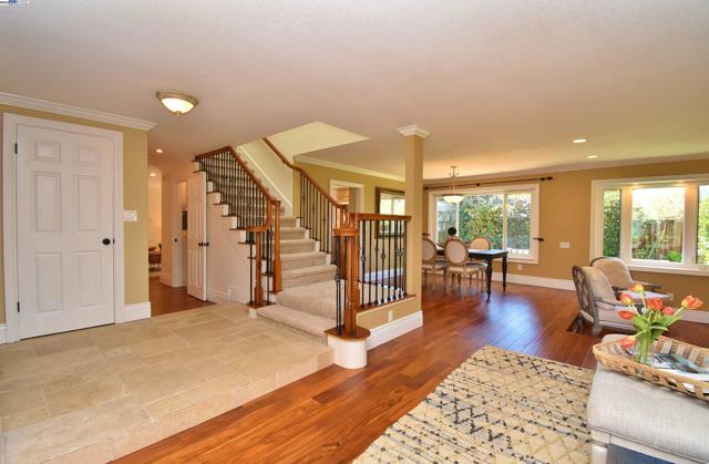 1626 Harlan Dr, Danville CA: https://media.crmls.org/mediaz/bbec1796-0ca6-4ad4-9e4d-2284e43428f3.jpg