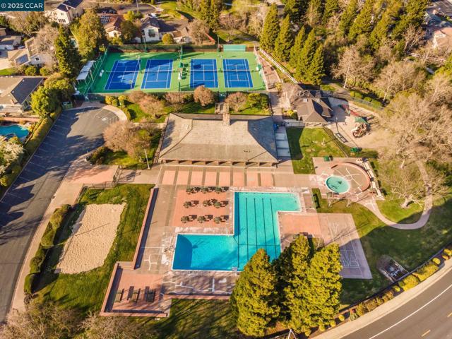 169 Larkwood Cir, Danville CA: https://media.crmls.org/mediaz/bbec5223-29aa-493e-be95-abeae1a4d95c.jpg