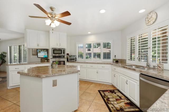 15406 Happy Holw, Pauma Valley CA: https://media.crmls.org/mediaz/bbec7d09-c8b4-4508-b474-5553e5b5d6ab.jpg