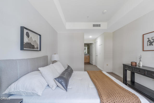 931 E Walnut Street, Pasadena CA: https://media.crmls.org/mediaz/bbec894c-9516-47ff-b656-d9f2400f9bef.jpg