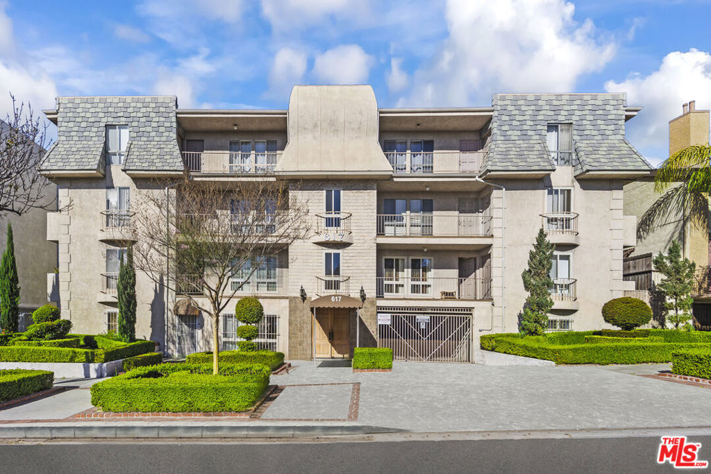 617 E Angeleno Avenue #305