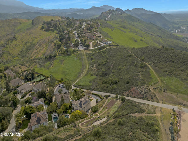 331 Briar Bluff Circle, Thousand Oaks CA: https://media.crmls.org/mediaz/bbee639f-f512-443e-8b20-a120bf7fd211.jpg