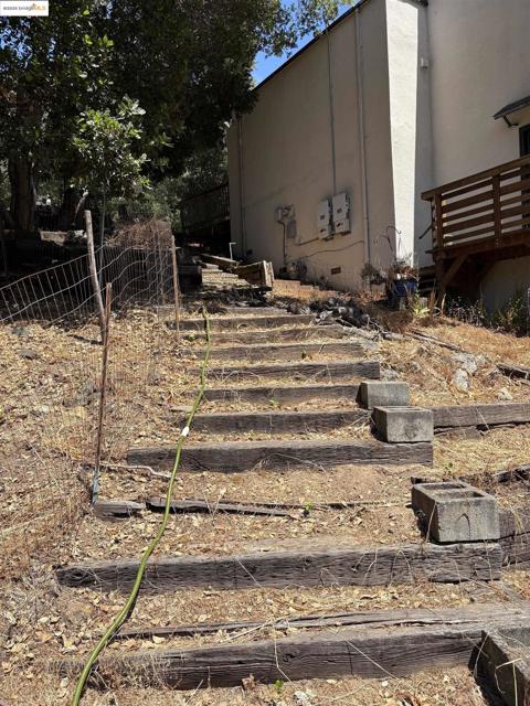 5415 Leona Street, Oakland CA: https://media.crmls.org/mediaz/bbee7438-bf5b-4482-987e-4ec0c0e84eb5.jpg