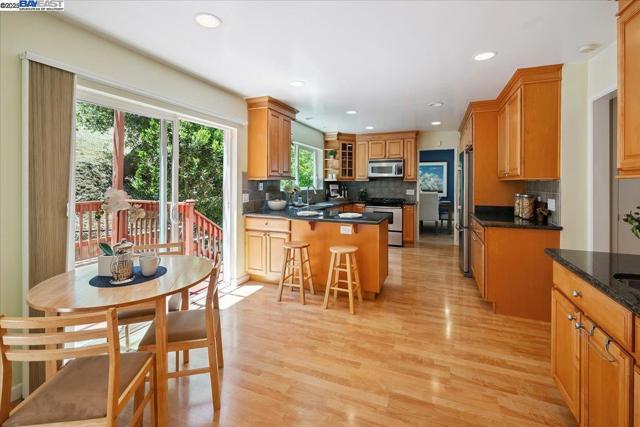 3457 Hackamore Dr, Hayward CA: https://media.crmls.org/mediaz/bbeeb22e-cc9f-42fe-9bb5-4042e0a46823.jpg