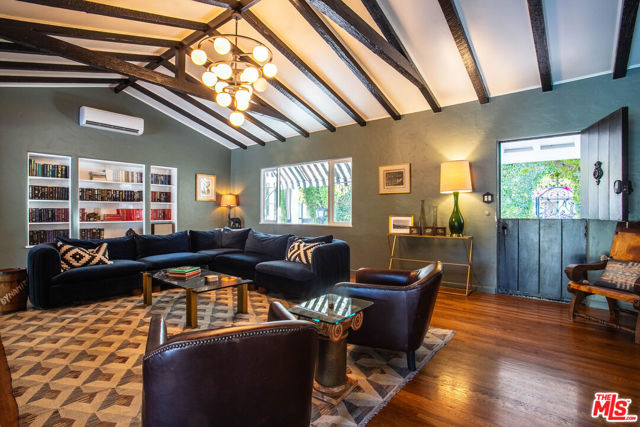 148 W Camino Descanso, Palm Springs, CA 92264