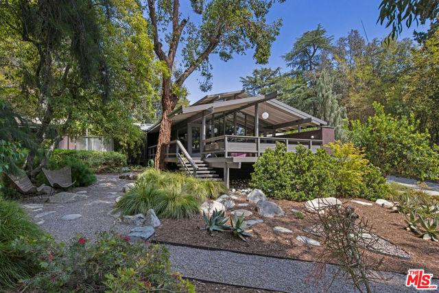 1030 Canon Drive, San Marino CA: https://media.crmls.org/mediaz/bbef455a-fe93-4c25-b32f-4e3cfafb1866.jpg
