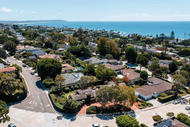 Detail Gallery Image 37 of 40 For 621 Mira Monte, La Jolla,  CA 92037 - 4 Beds | 4 Baths
