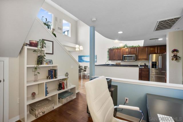 1501 India Street, San Diego CA: https://media.crmls.org/mediaz/bbef814a-9db7-4171-84e2-a0dfc1f97a1d.jpg