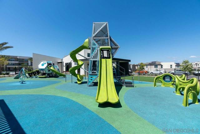 Image 23 of 27 For 841 Hana Ave  3