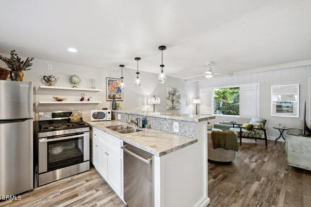 Detail Gallery Image 12 of 42 For 5205 W Wooley Rd #2,  Oxnard,  CA 93035 - 2 Beds | 1/1 Baths