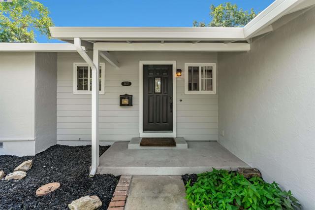 1337 Pennsylvania Blvd, Concord CA: https://media.crmls.org/mediaz/bbf10703-1aa1-45db-bb35-3825a7f05c94.jpg