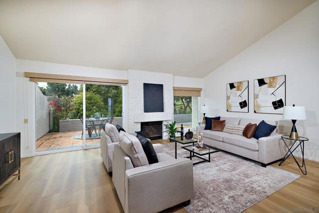 2162 Caminito Circulo Sur, La Jolla CA: https://media.crmls.org/mediaz/bbf13d20-40fd-456d-9b9a-317d64dc764b.jpg