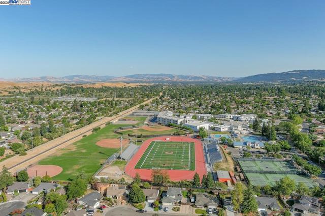 260 Mara Pl, San Ramon CA: https://media.crmls.org/mediaz/bbf2501a-481c-4c7c-b90e-5aba8aeb88e3.jpg
