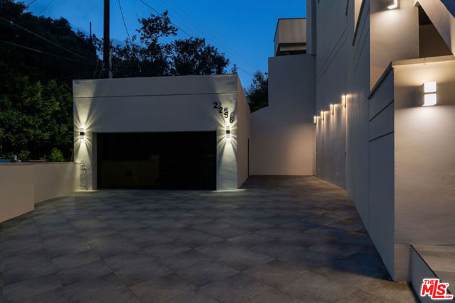 2256 Nichols Canyon Road, Los Angeles CA: https://media.crmls.org/mediaz/bbf2805c-c3d4-4c3e-bb30-015a1c87c744.jpg