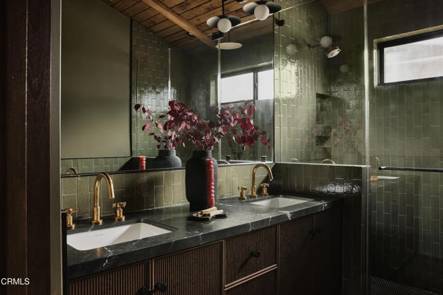 Detail Gallery Image 25 of 44 For 12406 La Maida St, Los Angeles,  CA 91607 - 3 Beds | 2 Baths