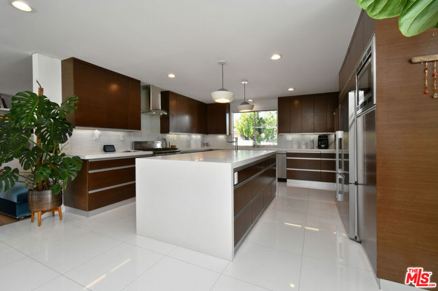 20150 Delita Drive, Woodland Hills CA: https://media.crmls.org/mediaz/bbf3dae1-4eed-4bcb-bae3-4a1ba7f24e52.jpg