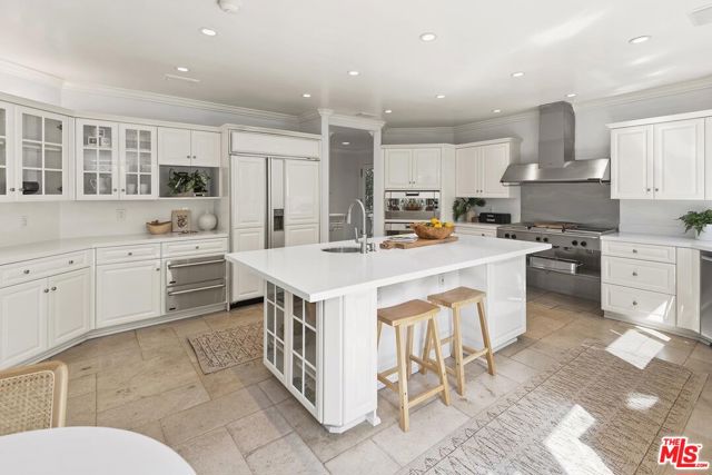 1549 Lindacrest Drive, Beverly Hills CA: https://media.crmls.org/mediaz/bbf3f1b1-b573-4767-9dc8-bf41f3b83465.jpg