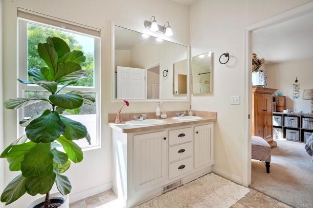 Detail Gallery Image 15 of 39 For 1001 S Hale Ave #2,  Escondido,  CA 92029 - 2 Beds | 2 Baths