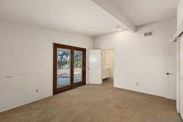 8415 Sugarman Dr, La Jolla CA: https://media.crmls.org/mediaz/bbf556df-ad02-49d7-8413-e7629cf70d07.jpg