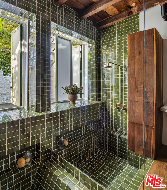 8027 Willow Glen Road, Los Angeles CA: https://media.crmls.org/mediaz/bbf55c03-ac87-4903-ae9d-14da2aaa95b1.jpg