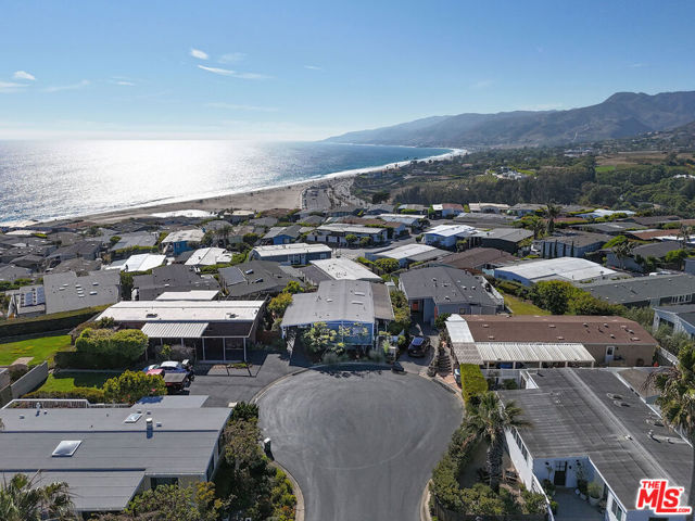 29500 Heathercliff, Malibu CA: https://media.crmls.org/mediaz/bbf61431-77fb-4b5c-ae2c-aa6cb2d79eed.jpg