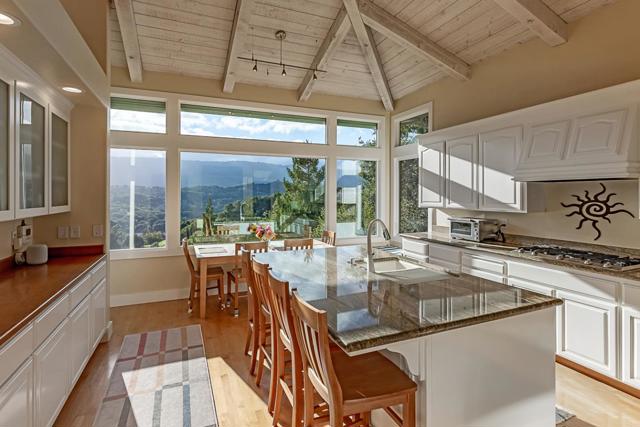 625 W Glen Way, Woodside CA: https://media.crmls.org/mediaz/bbf6965c-2f24-4e73-893d-578ba764e26b.jpg