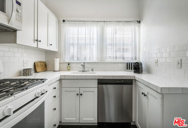 1120 W Edgeware Road, Los Angeles CA: https://media.crmls.org/mediaz/bbf7377d-8301-40db-8a21-85f26a03102c.jpg