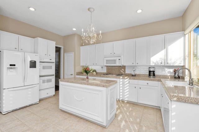 205 Kavenish Drive, Rancho Mirage CA: https://media.crmls.org/mediaz/bbf760ce-47eb-4d1a-951b-a2681cf30d42.jpg