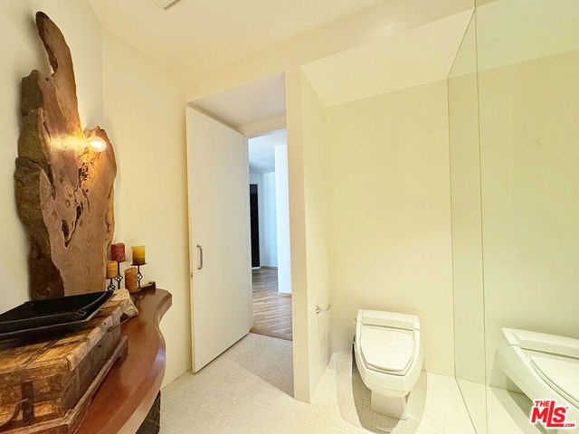3505 Ocean Front Walk, Marina del Rey CA: https://media.crmls.org/mediaz/bbf76609-7d8f-4e2a-981b-26003c586f35.jpg
