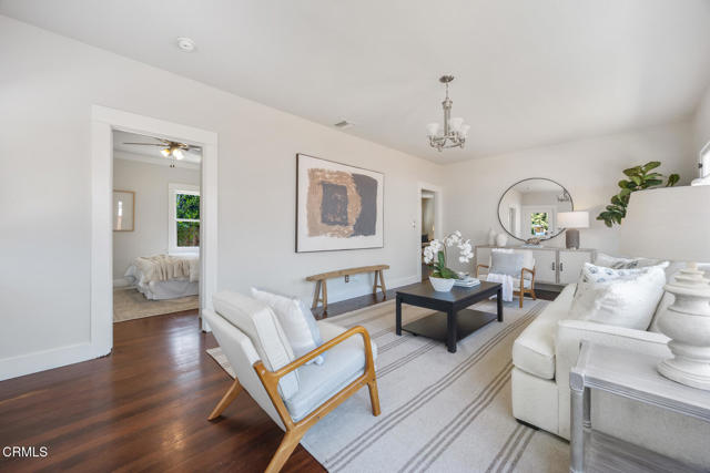 975 N Mentor Avenue, Pasadena CA: https://media.crmls.org/mediaz/bbf7ab3c-07fb-4873-9317-40475ecf8eac.jpg