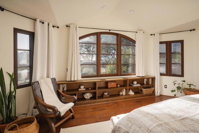 2563 Via Pisa, Del Mar CA: https://media.crmls.org/mediaz/bbf847a1-af25-4e8a-b8c4-fd2530ce0440.jpg