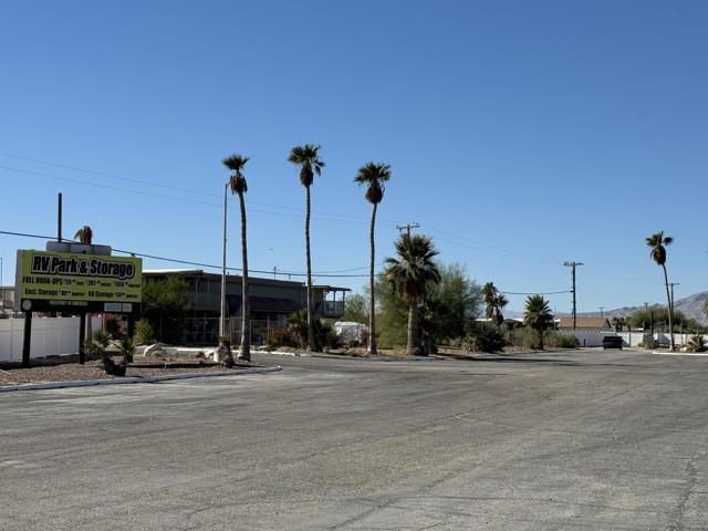 2715 Sea Garden Avenue, Thermal CA: https://media.crmls.org/mediaz/bbf84e75-4bb0-4c9f-bff8-2513e9c46880.jpg
