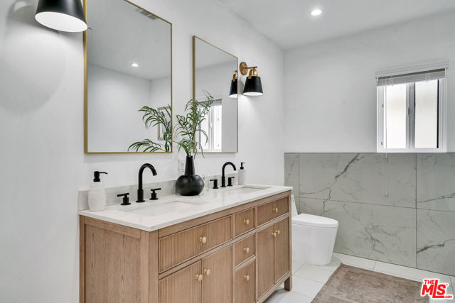 7832 Croydon Avenue, Los Angeles CA: https://media.crmls.org/mediaz/bbf89430-21ac-4ff9-9654-5558aae72451.jpg