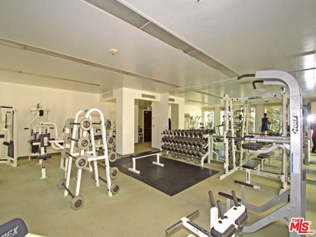 800 W 1st Street, Los Angeles CA: https://media.crmls.org/mediaz/bbf8d40c-6ff4-4006-88ea-0d4088a96ce0.jpg