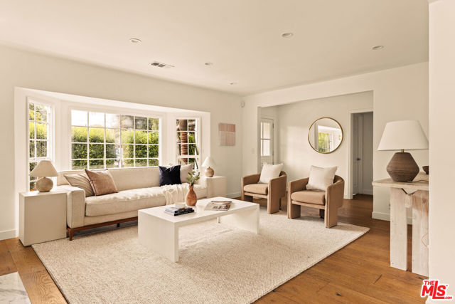 6481 W 77th Street, Los Angeles CA: https://media.crmls.org/mediaz/bbf911a4-a0ec-4c2e-9277-3c1504ec12c5.jpg