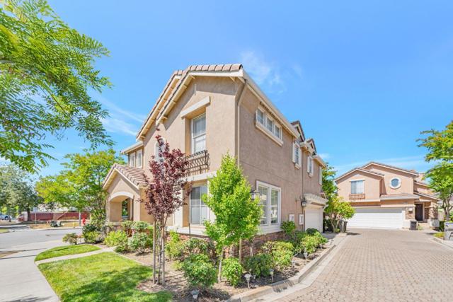 1992 Wayne Circle, San Jose CA: https://media.crmls.org/mediaz/bbf9328d-64a5-45ea-9b21-7326c9931638.jpg