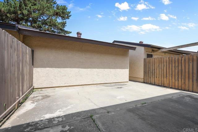 1079 Las Rosas Court, Chula Vista CA: https://media.crmls.org/mediaz/bbf9c328-3f2e-4290-9304-df1cace18362.jpg