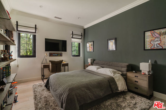4656 Saloma Avenue, Sherman Oaks CA: https://media.crmls.org/mediaz/bbf9ce86-eeca-45f4-b691-50a40995e9f0.jpg