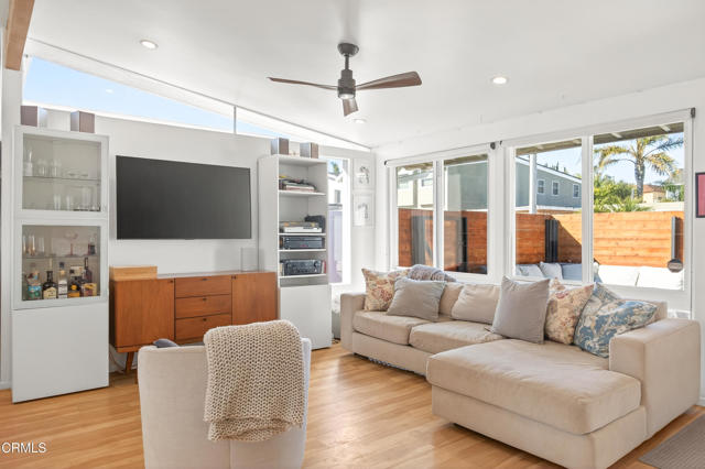 Detail Gallery Image 14 of 40 For 1040 Dover Ln, Ventura,  CA 93001 - 2 Beds | 2 Baths