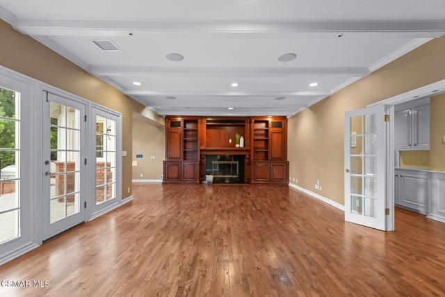 5320 Long Shadow Court, Westlake Village CA: https://media.crmls.org/mediaz/bbfa7666-fdba-4b84-adf5-a6bd9d824495.jpg