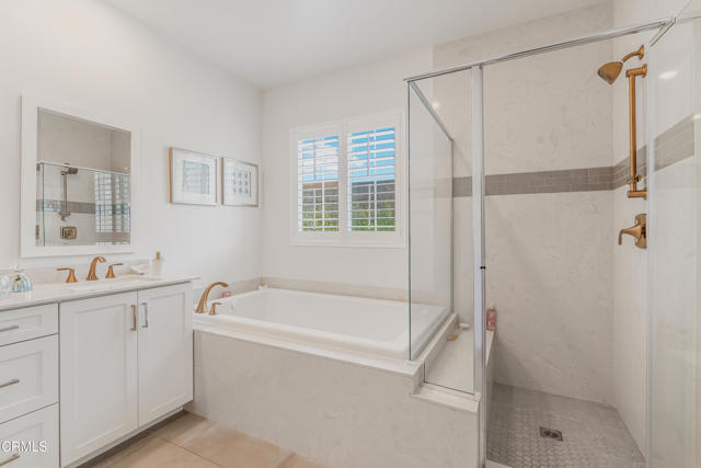 566 Purple Sage Lane, Simi Valley CA: https://media.crmls.org/mediaz/bbfab2ee-309d-42df-8bc1-2eb9f94cb4cf.jpg