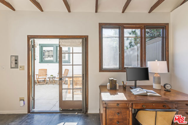 601 S Hudson Avenue, Pasadena CA: https://media.crmls.org/mediaz/bbfab7ea-a7d2-4e75-a44f-8f6db3705c03.jpg