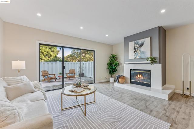 3732 Northridge Dr, Richmond CA: https://media.crmls.org/mediaz/bbfabc90-31a3-4b35-8e7e-bab05ddad5f7.jpg