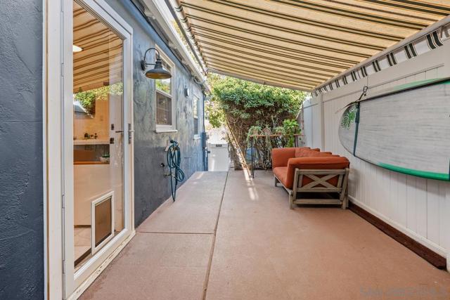 800 3rd St, Coronado CA: https://media.crmls.org/mediaz/bbfb369a-7689-48e2-a9b8-abd3a43e3bcd.jpg