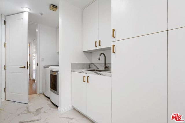 10490 Wilshire Boulevard, Los Angeles CA: https://media.crmls.org/mediaz/bbfb979e-b50d-48ff-8c4a-8649e50aa6ae.jpg